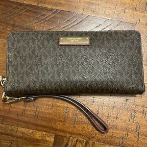 Michael Kors woman’s wallet